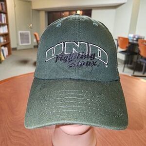 Fighting Sioux UND Embroidered Logo Green Strap-on Hat Cap OS